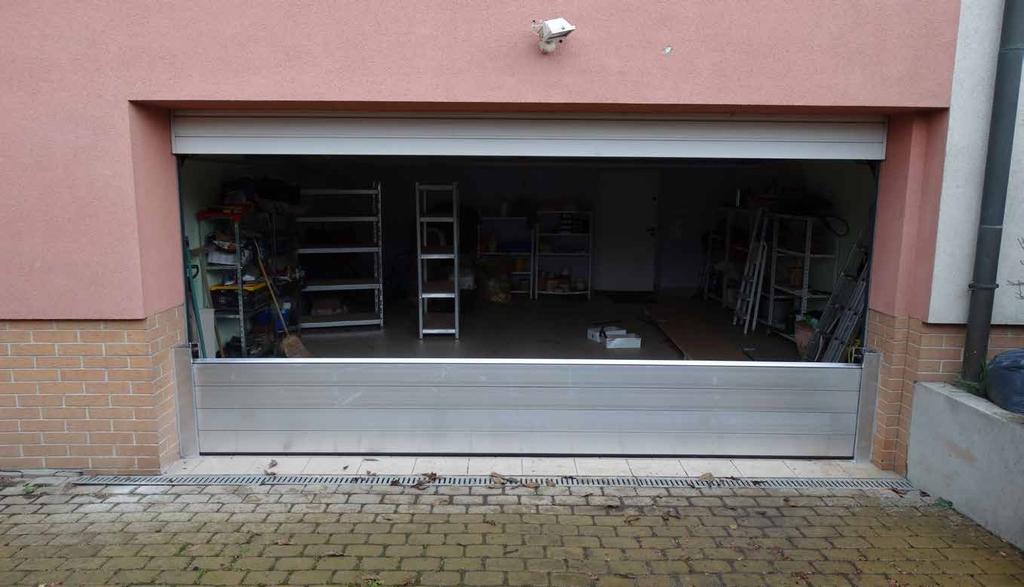 wejścia budynku AWF w Poznaniu 0,6 m