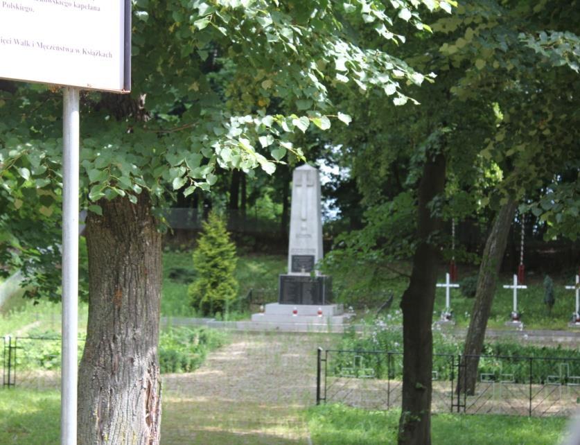 zwłoki. Dokładna liczba pomordowanych nie jest znana. Materiały Rady Ochrony Pomników Walki i Męczeństwa podają liczbę około 2400 ofiar, w tym 25 kobiet i kilku księży.