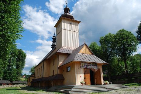W całości zagospodarowano także teren wokół szkoły poprzez obsadzenie krzewami. Rysunek 19. Szkoła Podstawowa nr 1 w Lubomierzu Źródło: www.sp1lubomierz.