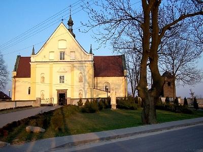 Dziennik Urzędowy Województwa Świętokrzyskiego 26 Poz. 610 Fot. 1 Kościół parafialny pw. Najświętszej Maryi Panny w Krynkach z 1727r.