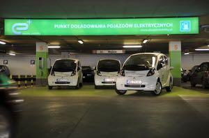ładowania uruchomione w Warszawie. Na razie firma Mitsubishi dostarczyła do e+ pierwszych 5 spośród 20 zamówionych i-miev.