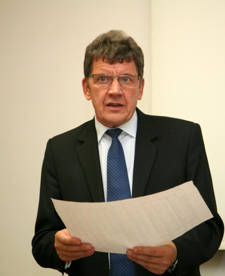 a ich stan realizacji został przedstawiony władzom geodezyjnym. Jak następowało wykonanie uchwały zjazdowej?