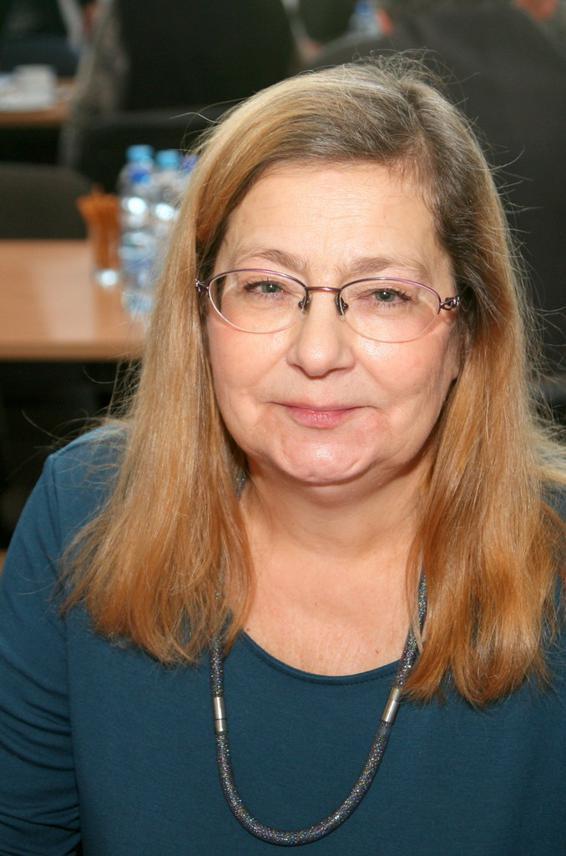 geodety uprawnionego, to dlatego, że uprawnienia są podważane przez system państwa. Nieprawidłowości maja początek w przepisach z roku 1952.