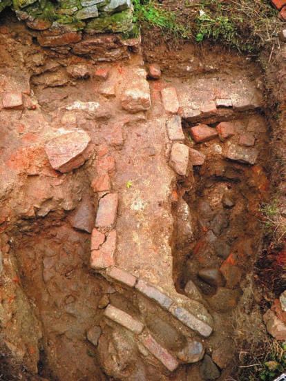 202 Pieniny Przyroda i Człowiek 14, 2016 baszty jest zatem formą ahistoryczną, fałszującą wygląd zamku.
