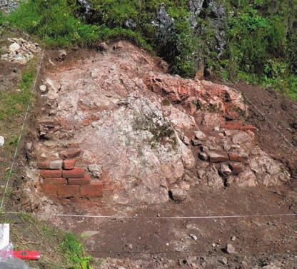 C. Buśko et al.: Zamek Czorsztyn w świetle najnowszych badań 203 warstw zalegających poniżej, co z przyczyn technicznych niemożliwe było do wykonania w ramach omawianej ekspedycji.