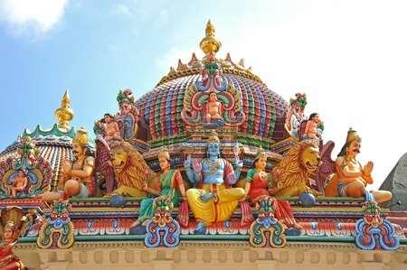 To wspaniałe widowisko mieszające aspekty kulturowe, historyczne i religijne Sri Lanki i hinduizmu.