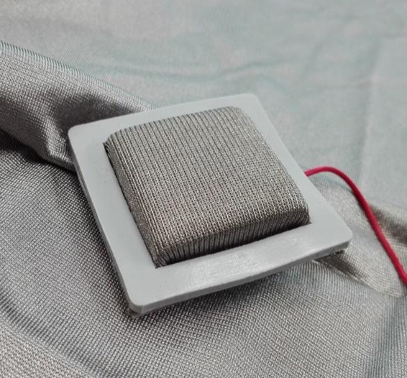 Elektroda Wykorzystanie tkaniny przewodzącej jako bazy do stworzenia