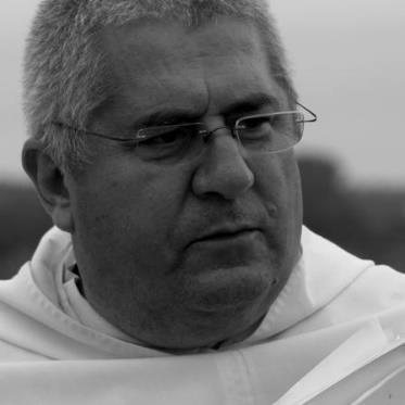 Naszym patronem jest Święty Jan Paweł II, który dzieło pobłogosławił i zainspirował do organizacji Spotkań Młodych LEDNICA 2000 śp. o. Jana W. Górę OP. Ojciec Jan to dzieło ukochał.