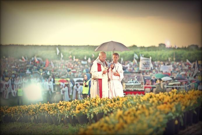 Pragniemy, aby był wszystkim we wszystkich WSPÓLNOTA LEDNICA 2000 Wspólnota LEDNICA 2000 to grupa osób w różnym wieku, ale wiele nas łączy.