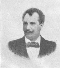 JAN KASPROWICZ (1860-1926), rojen v Velikopoljski, med šolanjem se je preselil v Galicijo, Lvov, kjer je po krajšem novinarskem poklicu postal univerzitetni profesor.