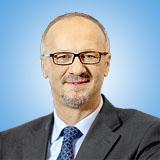 wspieraniem polubownych metod rozwiązywania sporów. Sławomir S. Sikora Prezes Zarządu Citi Handlowy, powołany na stanowisko Prezesa Zarządu Banku Handlowego w Warszawie S.A. w 2003 r.