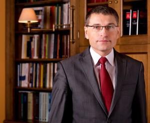 Leszek Bosek Prezes Prokuratorii Generalnej, Profesor na Wydziale Prawa i Administracji Uniwersytetu Warszawskiego, radca prawny; pracował w Biurze Analiz Sejmowych i w Prokuratorii Generalnej Skarbu