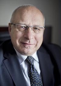 prezesem zarządu Fundacji Academia Iuris ogólnopolskiej organizacji pożytku publicznego, organizującej honorową pomoc prawną dla osób ubogich; odbył staże i prowadził prace badawcze w Europejskim