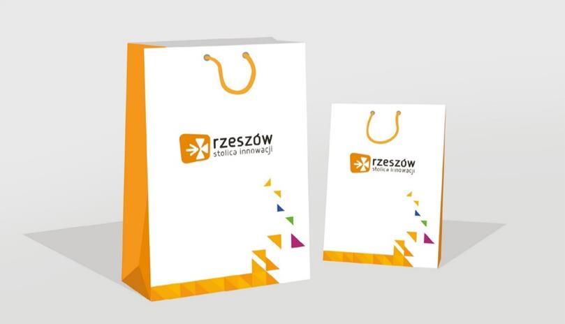 Dwa warianty graficzne po 2500 szt. Wymiary : 78x53 mm, +/- 3 mm Każdy magnes pakowany w osobny woreczek foliowy 24. Torba kartonowa duża 2000 szt.