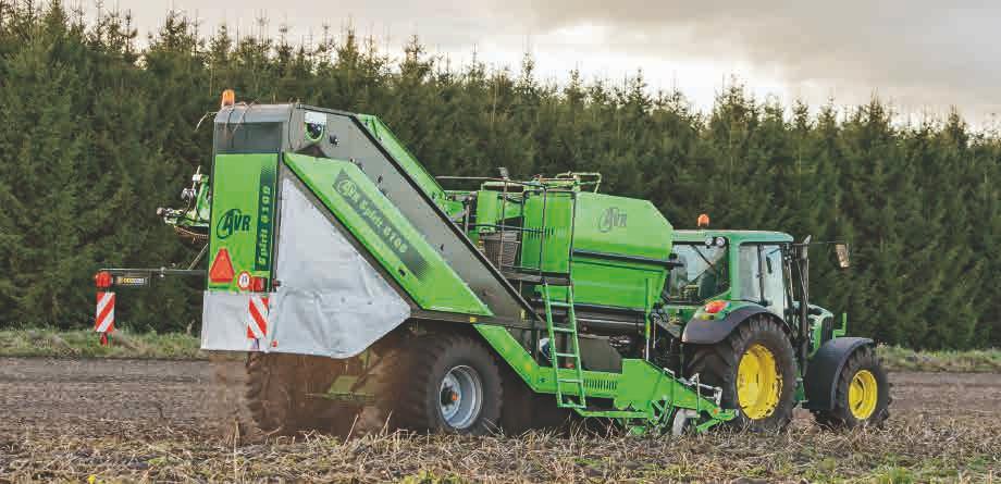 Obszerny, sterowany hydraulicznie zbiornik Wydajność kombajnu Spirit 6100 wynika również z obszernego