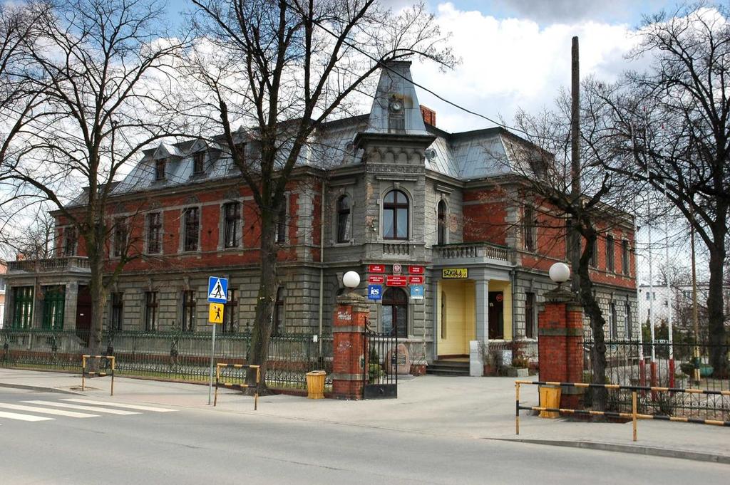 Willa Wegenera Cmentarz ewangelicko-mennonicki w Przyłubiu -Cmentarz z XIX wieku, który można wyróżnić z otoczenia poprzez charakterystyczne, usytuowanie na lekkim wzniesieniu oraz zgrupowanie