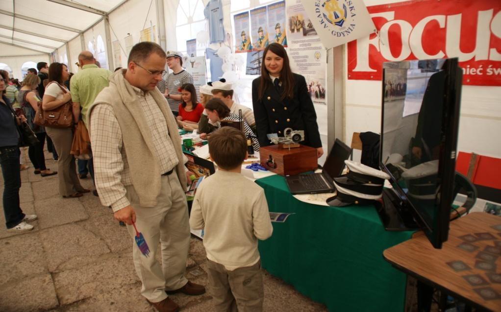 Oprócz tego członkowie Koła wspierali wszystkie akcje organizowane w ramach festiwalu na Wydziale Nawigacyjnym.
