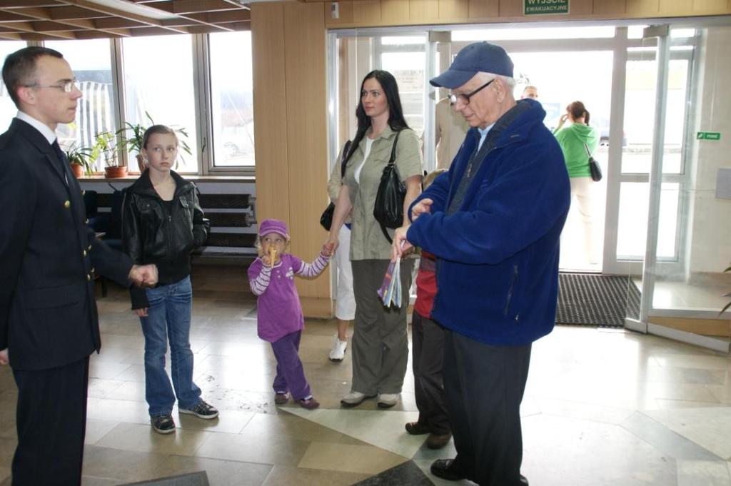 Fascynujący pokaz połączony z ciekawą opowieścią o gwiazdach, planetach i innych ciałach niebieskich oraz naszym ziemskim miejscu