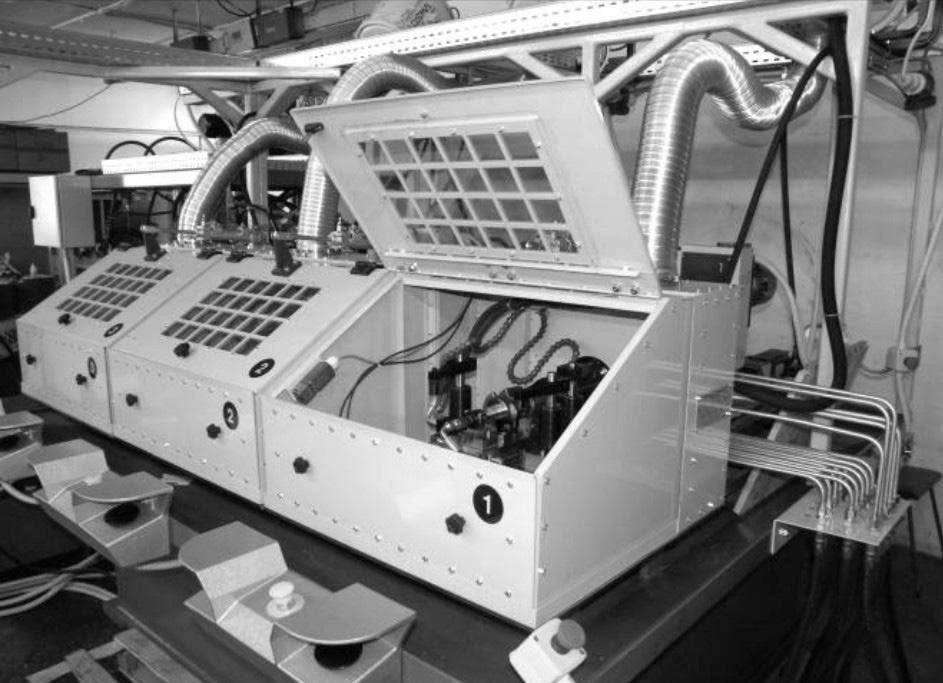 3/2014 Technologia i Automatyzacja Montażu filtry hydrauliczne magnetyczny (rurowy, średniodokładny i dokładny) oraz powietrzną chłodnicę oleju nr 1 przepompowywany jest cyklicznie do zbiornika