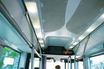 był od razu projektowany pod kątem napędu elektrycznego, trudno we wnętrzu i2e szukać charakterystycznej wieży kryjącej elementy układu napędowego.