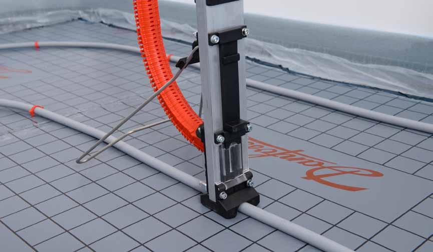 32 9. Tradycyjny mokry system ogrzewania podłogowego Danfoss Basic Clip Systemy ogrzewania podłogowego firmy Danfoss z podgrzewaną wylewką Basic Clip jest niskotemperaturowym systemem ogrzewania