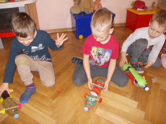 Przedszkolaki mogą wypożyczać do domu wybrane książeczki, które zostały zgromadzone dzięki darom rodziców i ich dzieci.