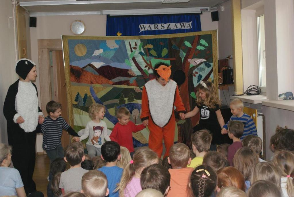 TEATRZYK DLA DZIECI Do naszych przedszkolaków przyjechali aktorzy przedstawiając Teatrzyk pt. Przyjaźń to skarb. W poznanej bajce przyjaciela i przyjaźń określa się jako wspaniały skarb.