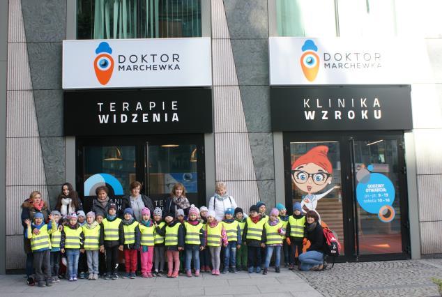 WYCIECZKA DO KLINIKI WZROKU Aby pogłębić wiadomości dzieci dotyczące zmysłu wzroku, najstarsza grupa z naszego Przedszkola nr 421 wybrała się 24 kwietnia na wycieczkę do Kliniki wzroku Doktor