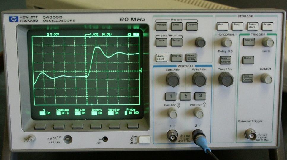 pomiarowy przedstawiony na rysunku 6. Rys. 6. Schemat układu do pomiaru charakterystyk skokowych w programie MATLAB/Simulink.