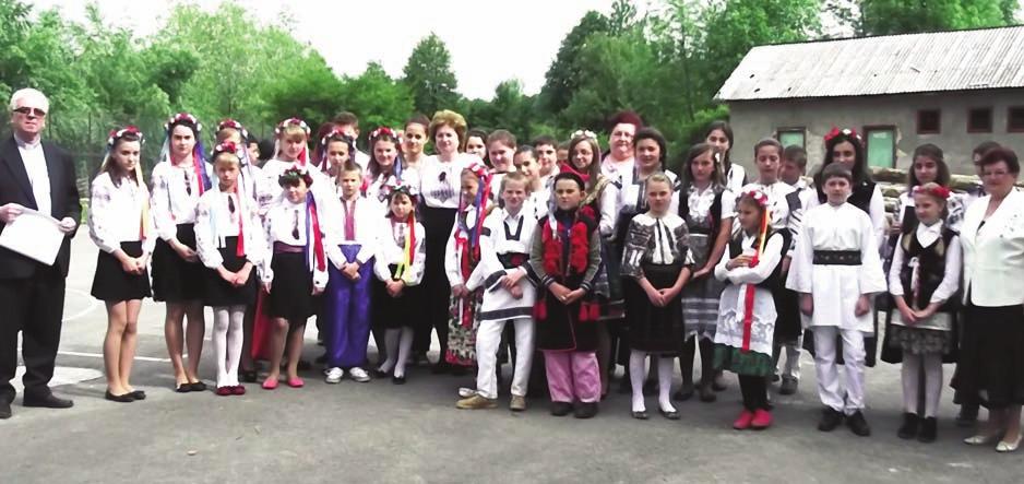 În organizarea Centrului Cul tural Municipal George Coºbuc ºi a Primãriei din Bistriþa, dumi nicã 2 iunie 2013, s-a desfã ºurat cea de-a XIII-a ediþie a Festivalului Etniilor Pfingstfest.