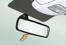 K O MFO R T Wewnętrzne lusterko wsteczne Regulowane lusterko umożliwia obserwację drogi za pojazdem. Lusterko wsteczne wyposażone jest w mechanizm zapobiegający oślepianiu.