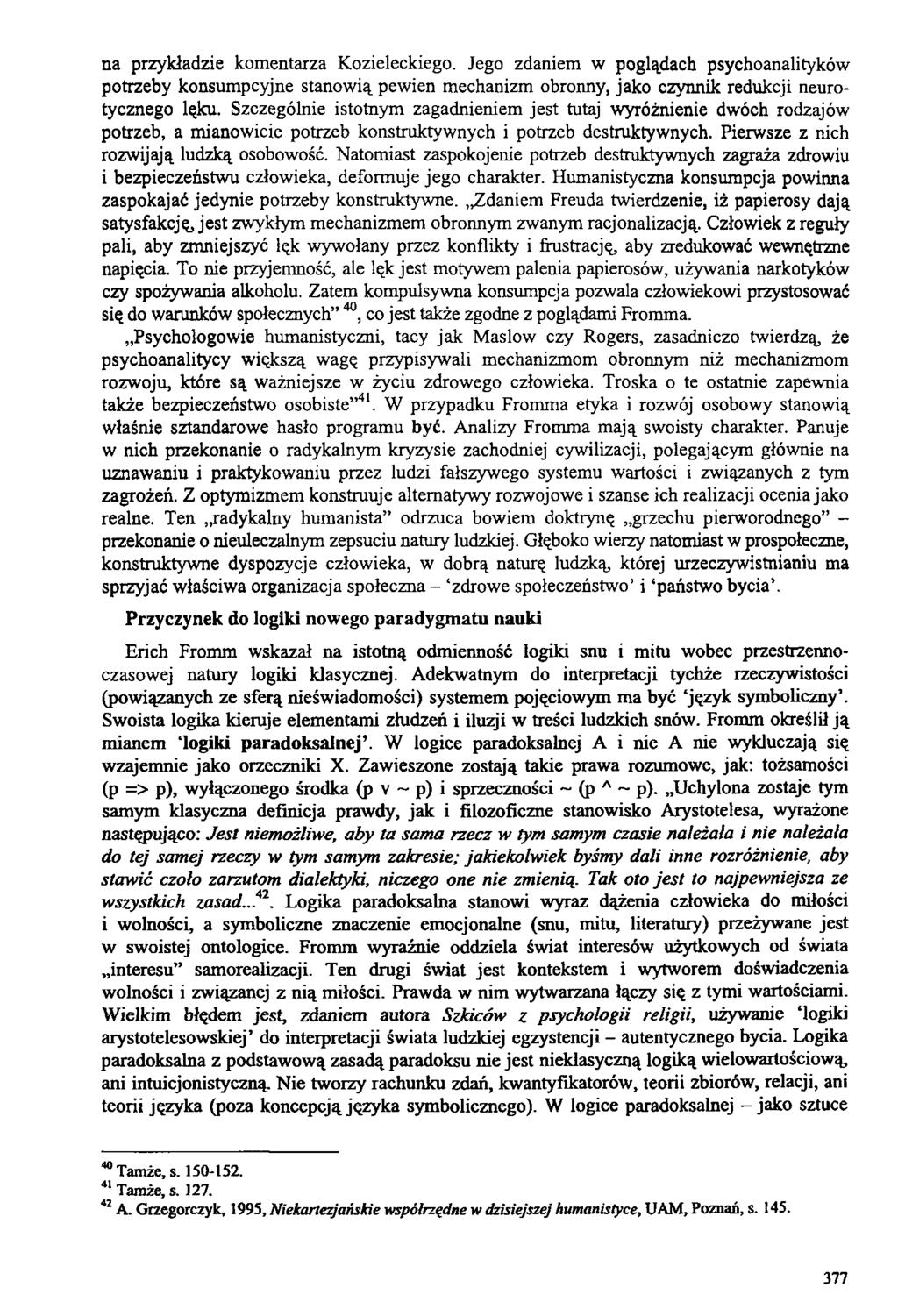 na przykładzie komentarza Kozieleckiego. Jego zdaniem w poglądach psychoanalityków potrzeby konsumpcyjne stanowią pewien mechanizm obronny, jako czynnik redukcji neurotycznego lęku.