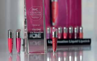 Glę WC poprowdził Młgorzt Rozenek-Mjdn. Był tm również oen, wśród innyh znnyh w rnży osó, populrn trendsetterk euty - Red Lipstik Monster. To ył niezpomniny, wspniły wiezór prwdziwe święto kosmetyków.