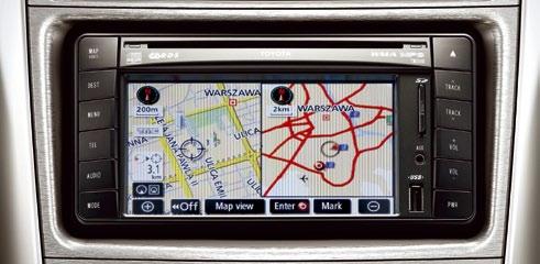 Toyota Hilux 1. Nawigacja satelitarna full map 2. Zestaw głośnomówiący 3. Zestaw głośnomówiący Bluetooth 4. Odtwarzacz CD 2 DIN obsługujący pliki MP3 5. Odtwarzacz CD 2 DIN 6.