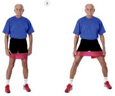 Pozycja wyjściowa Pozycja końcowa Dla dorosłych Ćwiczenia ogólno sprawnościowe Mocno na nogach Ćwiczenie podstawowe Warianty Ćwiczenie podstawowe Szeroko rozłożoną taśmę umieszczamy na udach.