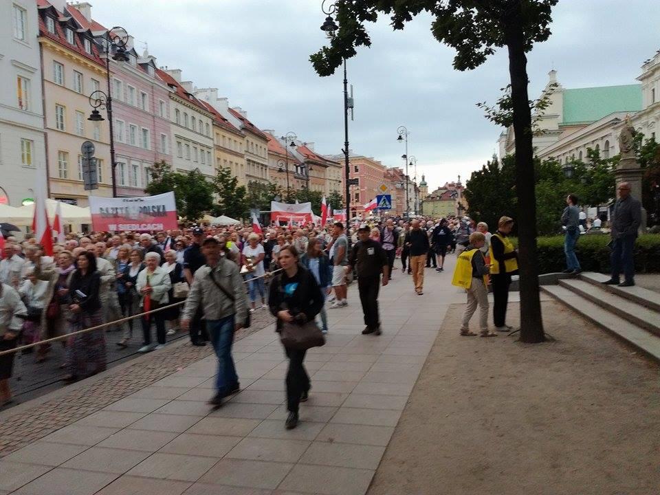 Marsz na ul Krakowskie Przedmieście (godz. ok.