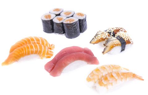 ZESTAWY SUSHI SUSHI SETS Zestaw 10, 52 szt. 99 zł nigiri łosoś 2 szt. nigiri krewetka 2 szt. nigiri ryba maślana 2 szt.