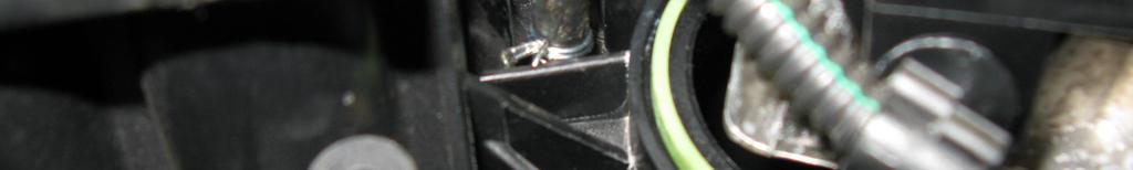 Połączyć króciec podciśnienia z trójnikiem, który połączony jest z króćcem podciśnienia parownika/regulatora ciśnienia i króćcem czujnika ciśnienia