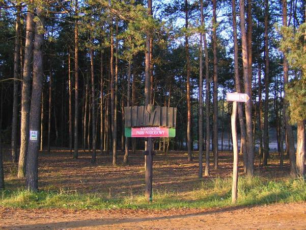 W puszczy, która jest pozostałością po Puszczy Mazowieckiej, zaczęto karczowanie polan, uprawę ziemi i budowę osad
