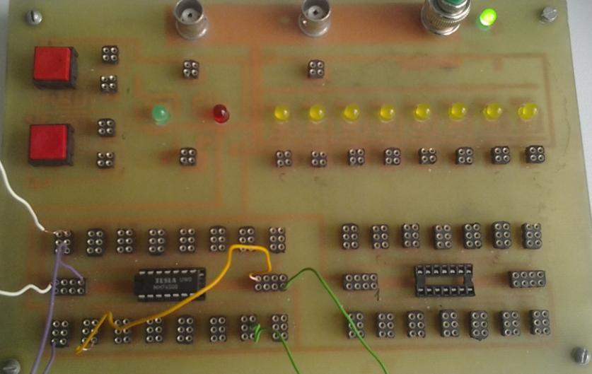 Rys.5Schemat układu dla bramki NAND na płytce dla A=1 i B=0