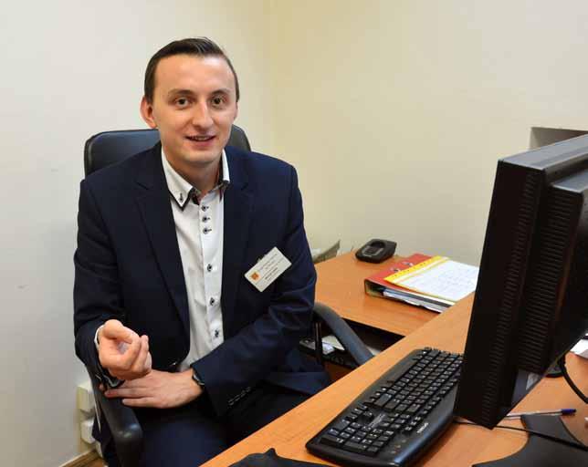 2 3 Wywiad z Rzecznikiem Prasowym Urzędu Miasta i Gminy w Olkuszu Redakcja: Jak ocenia Pan stan powietrza w gminie Olkusz?
