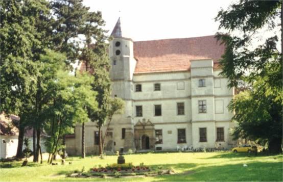 184 Beata NOWOGOŃSKA Ryc. 4. Dwór w Czernej. Renesansowa budowla w Wilkowie pochodzi z połowy XVI wieku.