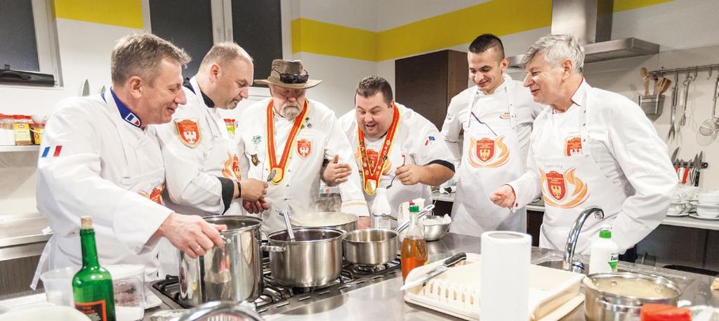Nadając im odpowiedniego i niepowtarzalnego charakteru, czerpiemy z różnorodnych, ale i najbardziej charakterystycznych tradycji kulinarnych.