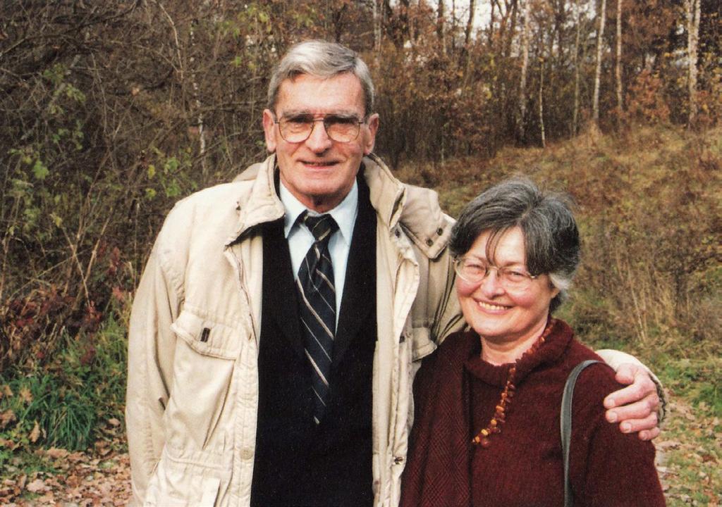 11 7. Dolina Będkowska, z żoną Joanną, 2004 Biblioteki PAU i PAN oraz na delegata Akademii do jej Komisji Stypendialnej przyznającej zagraniczne stypendia Fundacji Lanckorońskich i Fundacji z Brzezia