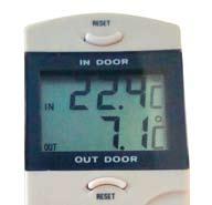 termometry Termometry to przyrządy służące do mierzenia temperatury np. powietrza, wody, ciała człowieka. Są różne rodzaje termometrów. Dawniej używano głównie termometrów cieczowych (Ryc. 2).