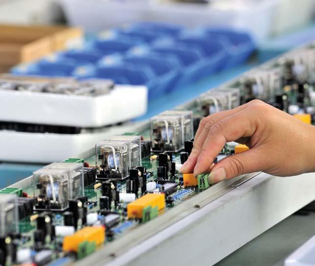 Przemysł Ważenie i pomiary w przemyśle 17 News Jak wzmóc produktywność z Industry 4.0 Odkryj potencjał, jaki tkwi w ważeniu Nie czekaj, aż koncepcja Industry 4.0 sama się zrealizuje.