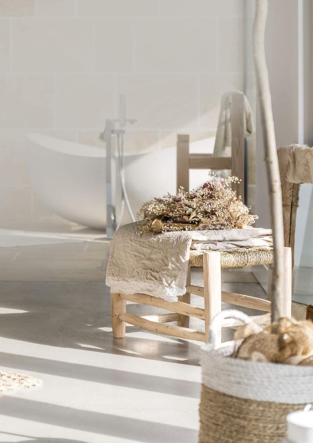 styl eco W takiej łazience dominować będą jasne, naturalne barwy i materiały. Biel, drewno, kamień to podstawy stylu eco. Jeśli chodzi o dodatki, można tu puścić wodze fantazji.