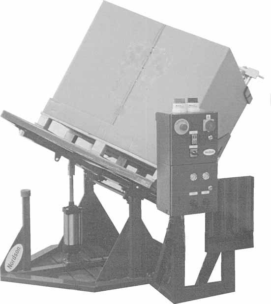 Opis 2 1 Rozdział 2 Opis 1. Przeznaczenie Urządzenie Big Box firmy Nordson do podawania proszku świeżego służy do automatycznego przesyłania proszku malarskiego bezpośrednio do zasobnika podającego.