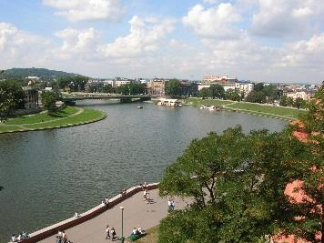 KRAKOW Krakov je najstarejše mesto Poljske, ki naj bi nastalo že v 7 stoletju. Do leta 1999 je veljalo tudi za glavno mesto te dežele trenutno pa je glavno mesto Malopoljskega vojvodstva.