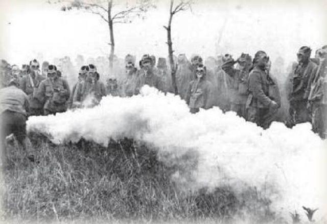 Atak Japonii na Chiny W 1937 japońskie oddziały zaatakowały Chiny i rozpoczęły wojnę z Chinami. Już na początku konfliktu Japończycy zajęli Szanghai, Nankin i południowe Shanxi.